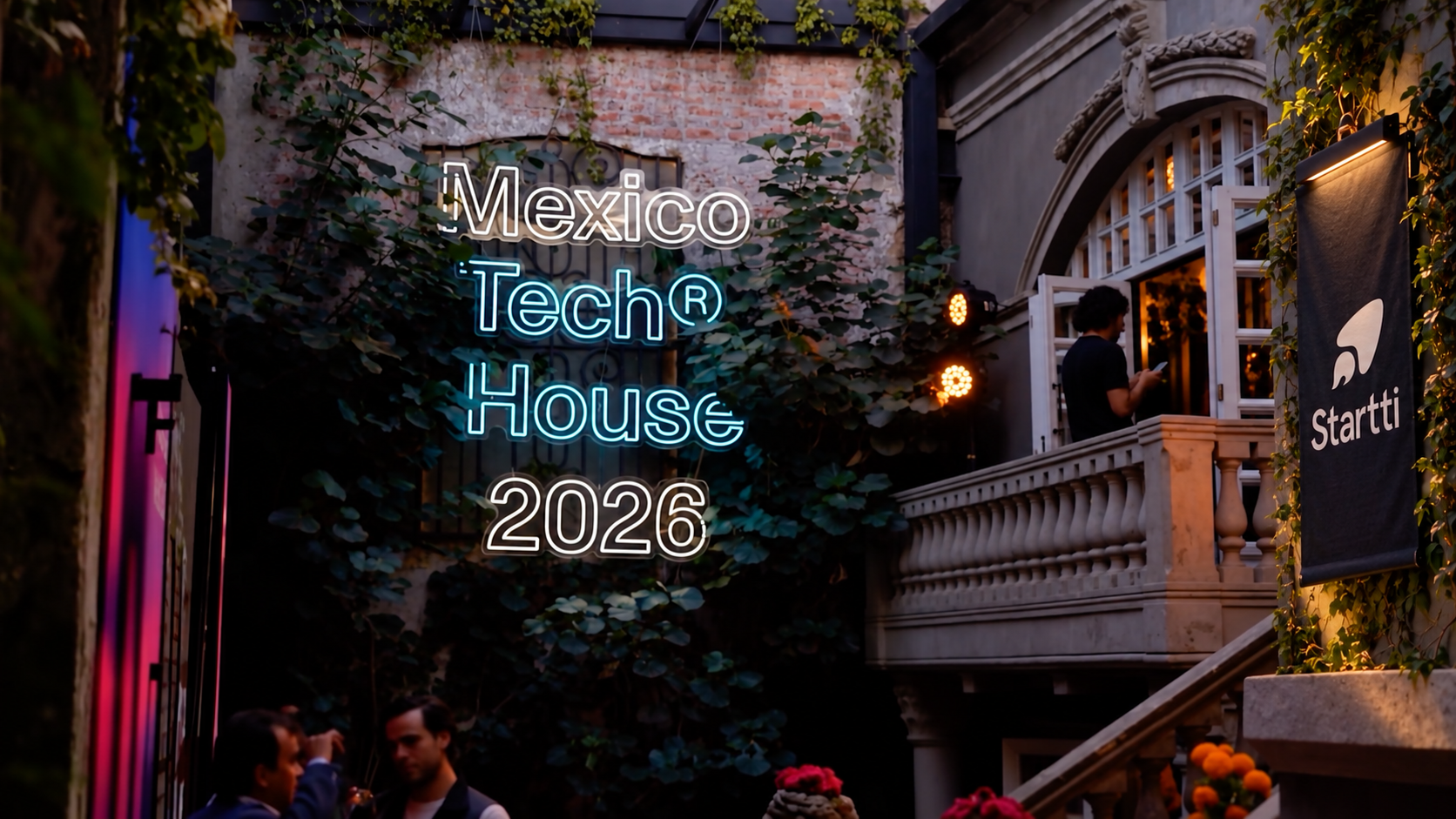 Imagen editorial de Mexico Tech Week 2026 en una Tech House de Ciudad de México, con la identidad de Startti en un lateral